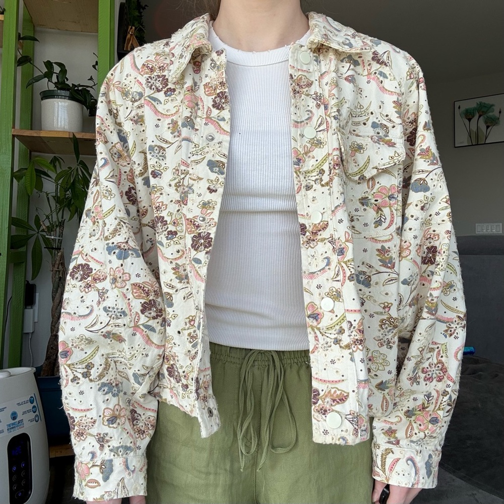 Vintage style printed button up denim jacket cropped long sleeve collared boho